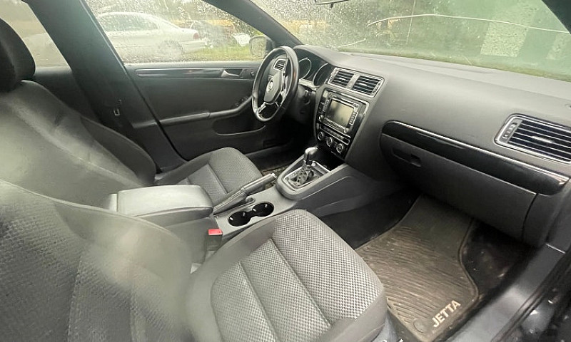 2015 Volkswagen Jett...