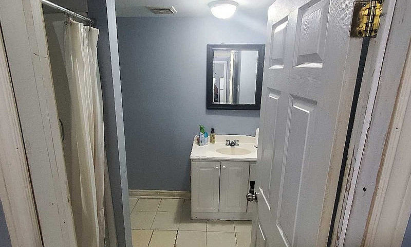 2 Bedroom Basement A...