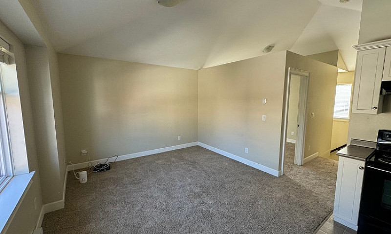 1 Br Coach House In ...