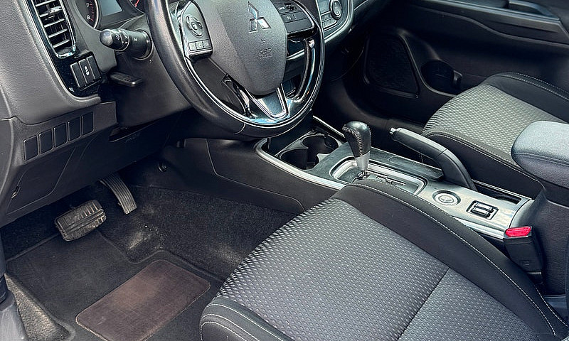 2018 Mitsubishi Outl...