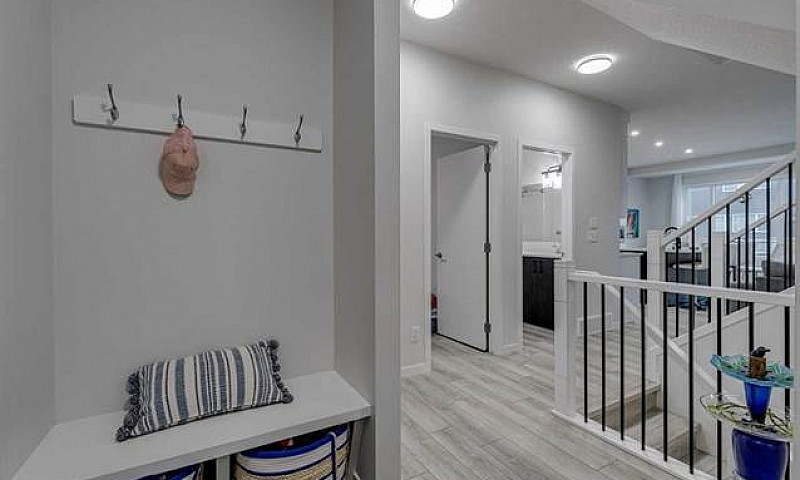 5+0 Beds House For R...