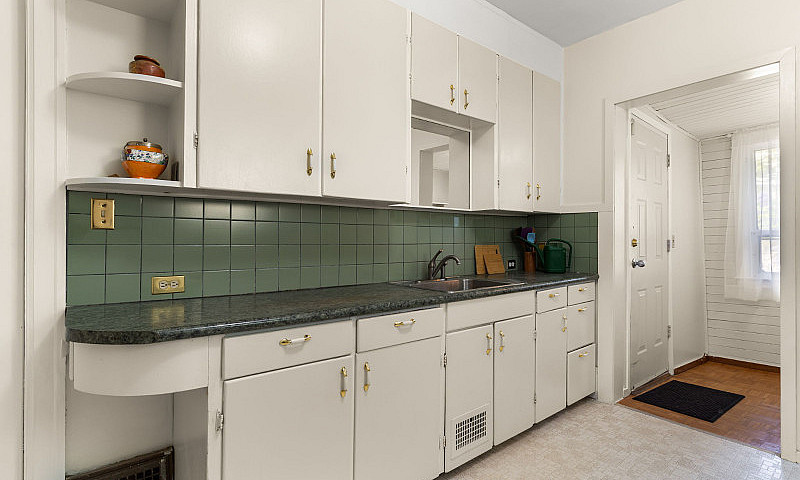 Beautiful 3 Bed/1 Ba...