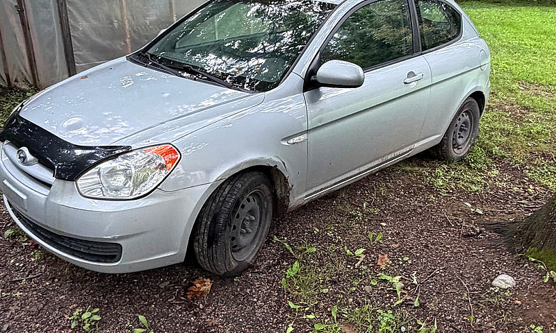 2011 Hyundai Accent...