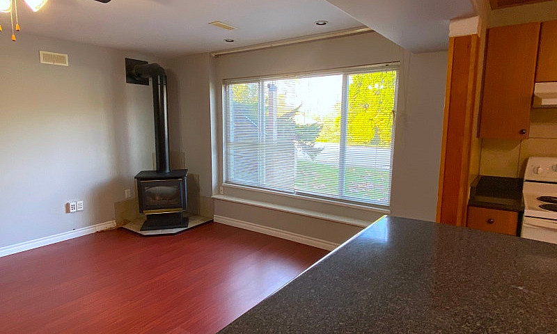 Spacious 1 Bed + Lar...