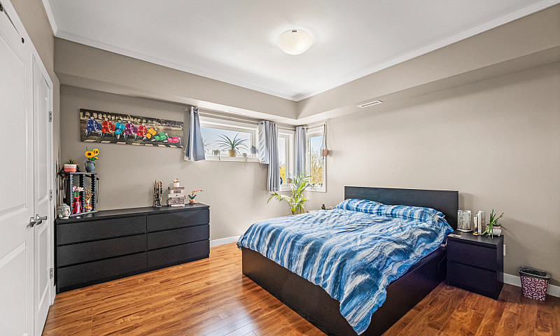 Condo Living In Selk...