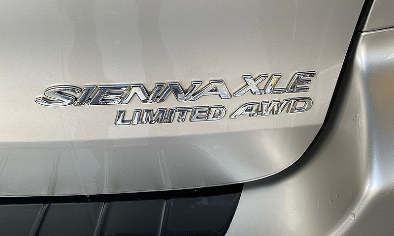 2005 Toyota Sienna A...