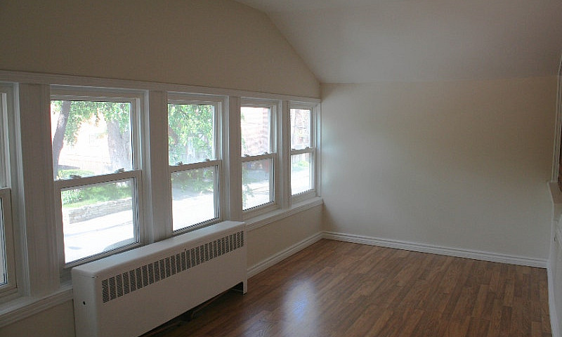 Renovated - 3 Bedroo...