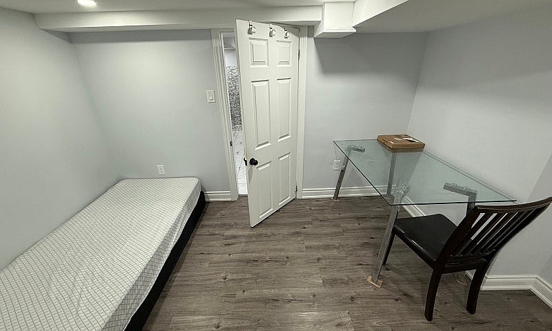 Room For Rent...
