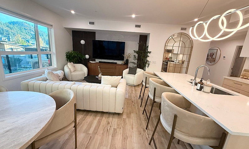 Fully Furnished Luxu...