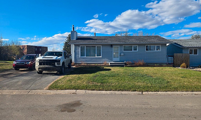 House For Sale In Me...