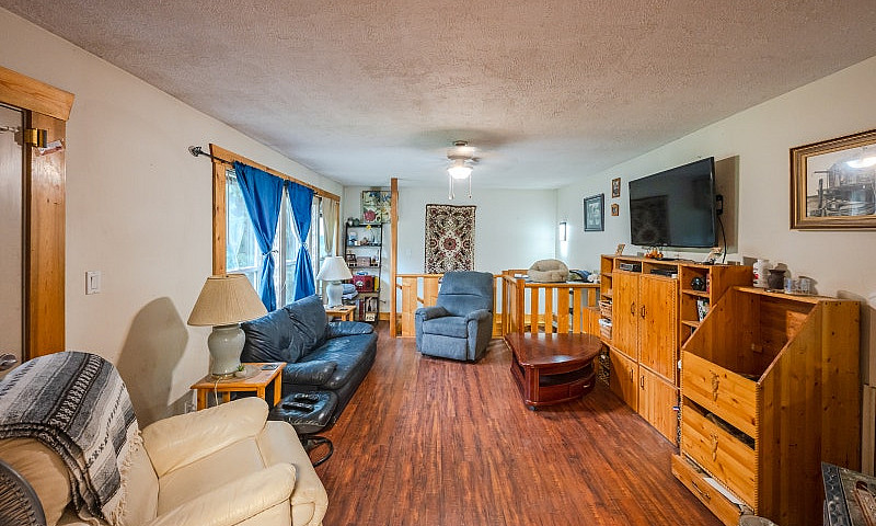 5467 Sawmill Road, O...