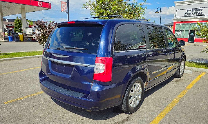 2015 Chrysler Town &...