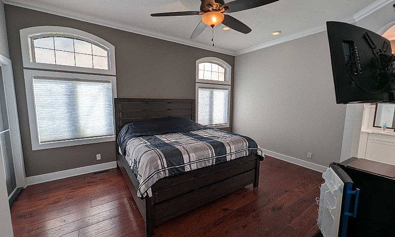 4378 Sqft 6 Bed/5Bat...