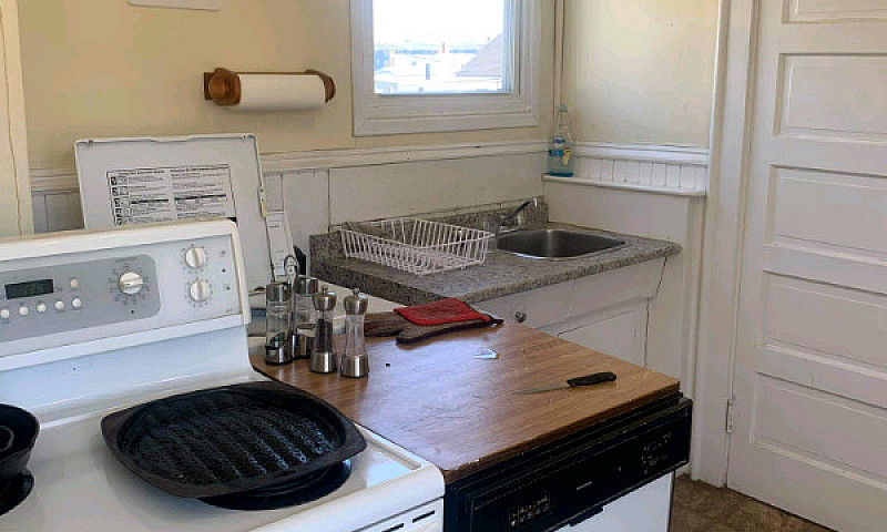 **** Top Floor 2 Bed...