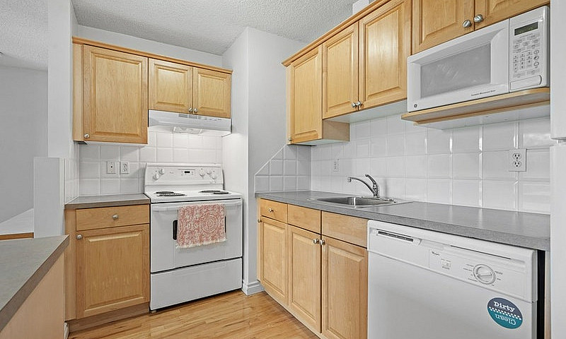 Condo For Sale In Cr...