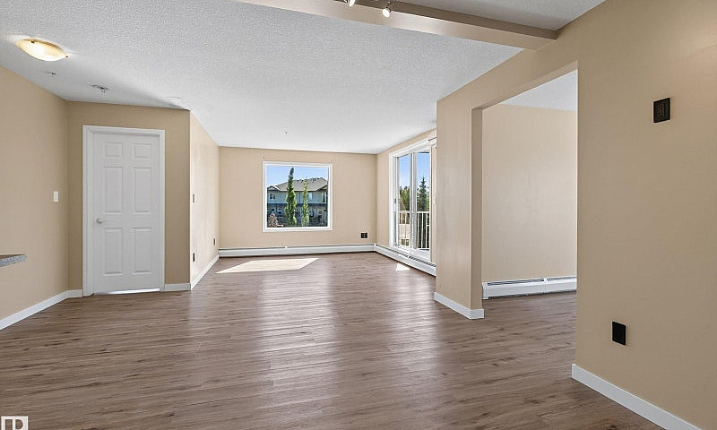 Bright 2 Bed + Den C...