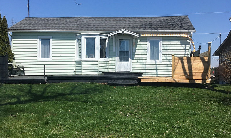 Lakefront House On L...