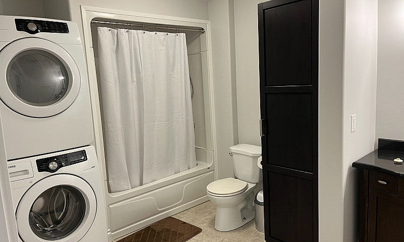 Basement Suite For R...
