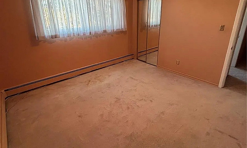 Spacious Top-Floor C...