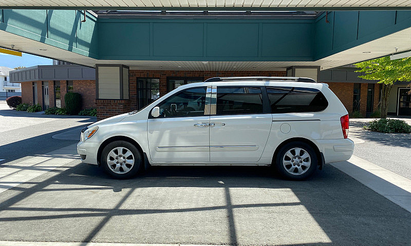 2007 Hyundai Entoura...