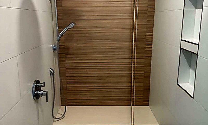 ✨ Local Custom Bathr...