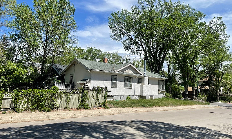 Double Corner Lot In...