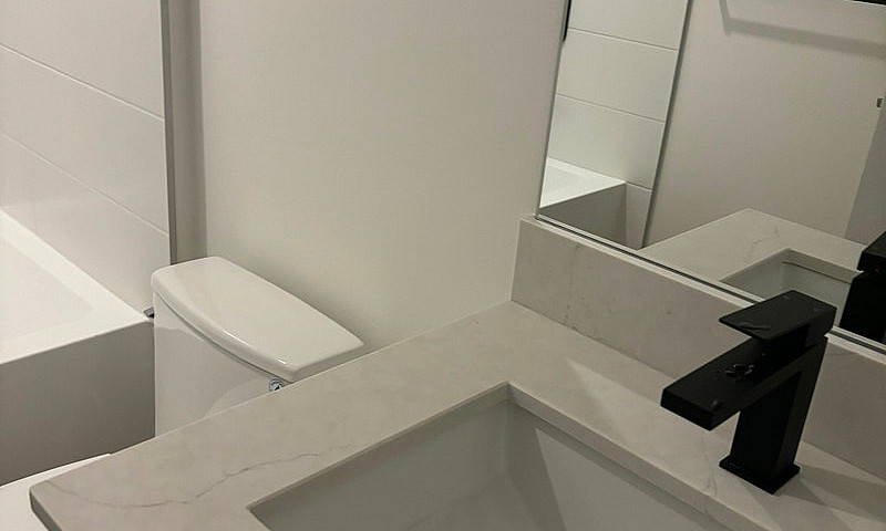 Almost New 2 Bed 2 B...