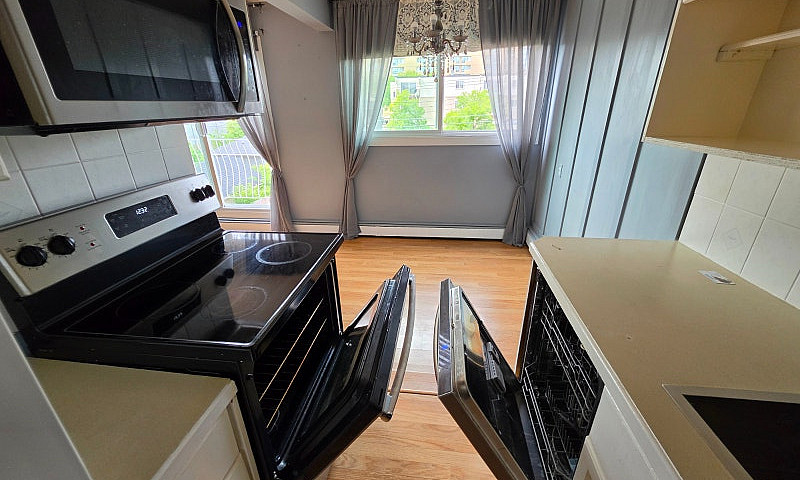 Spacious 2-Storey 2 ...