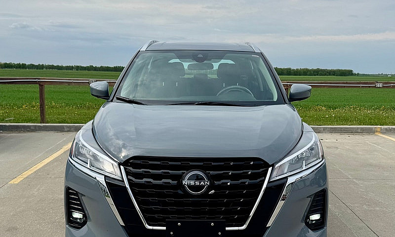 2025 Nissan Kicks Pl...