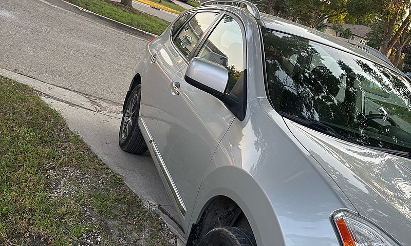 2011 Nissan Rouge Aw...