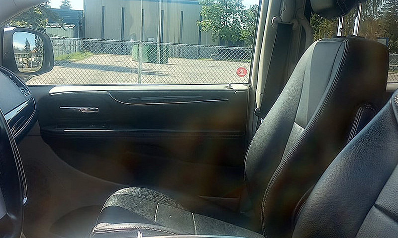 2013 Chrysler Town A...