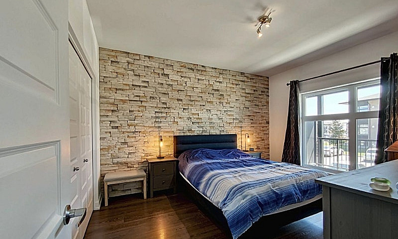 Très Beau Condo À Ay...