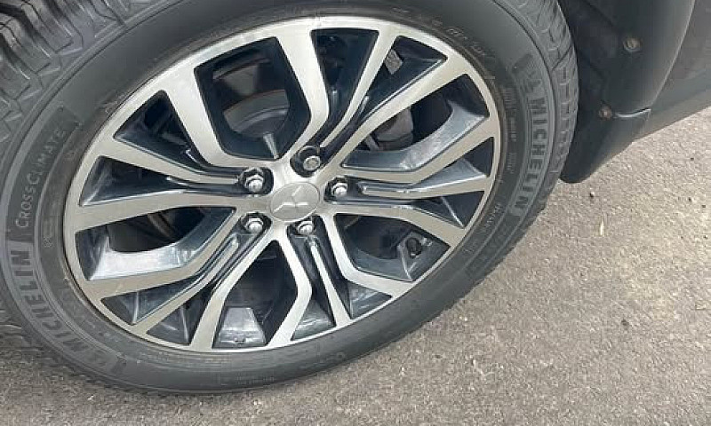 2018 Mitsubishi Outl...