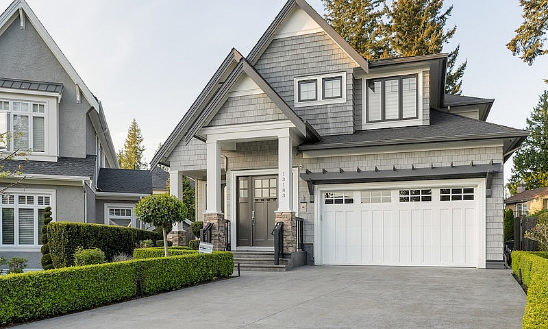 Beautiful Newer Hous...