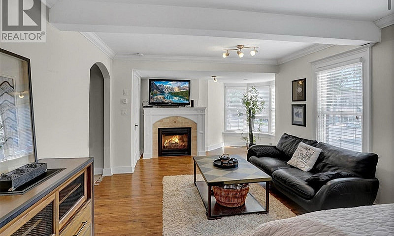 Fully Furnished 1 Be...