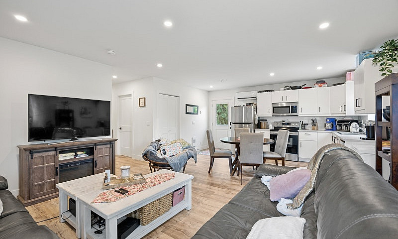 2 Bed 1 Bath Suite...