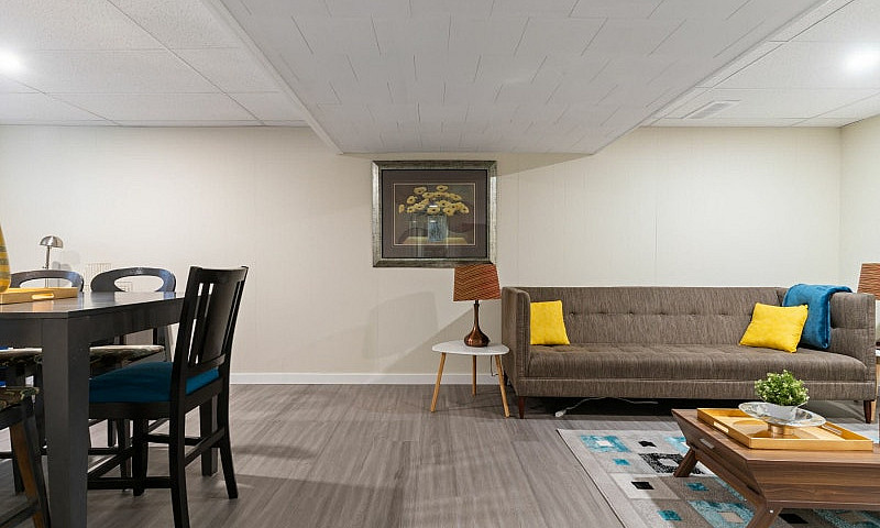 Basement Suite In Gr...