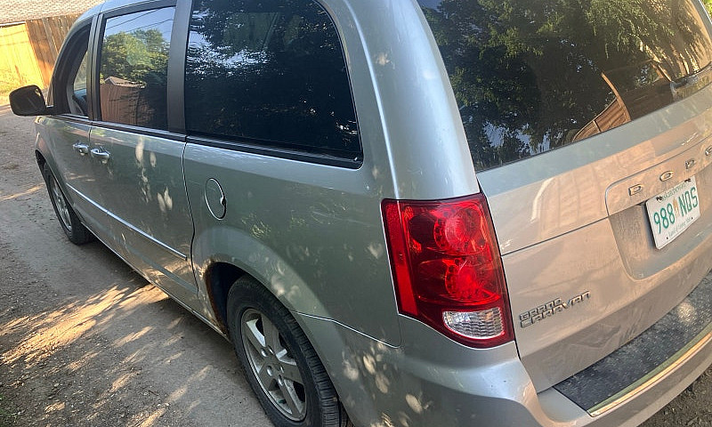 2011 Grand Caravan 1...