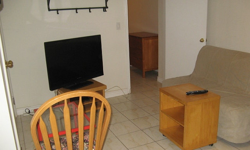 Bright Furnished 1 B...