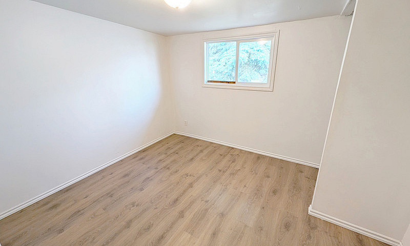 Bright 3-Bedroom Wit...