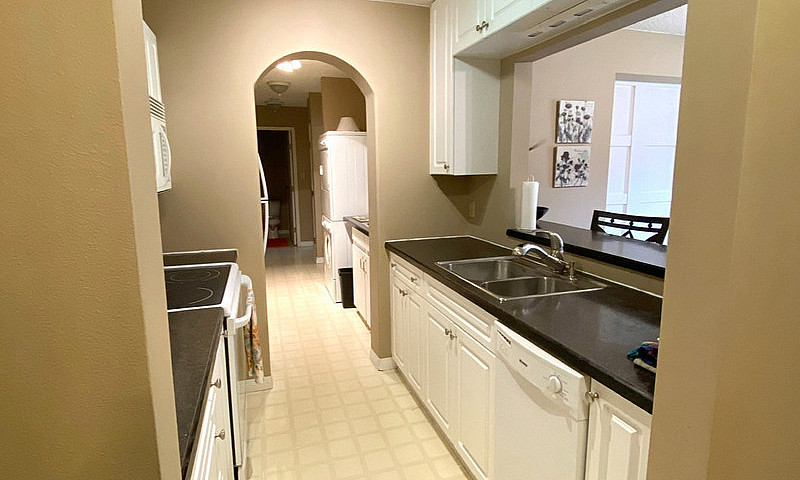 Private Room In Elkf...