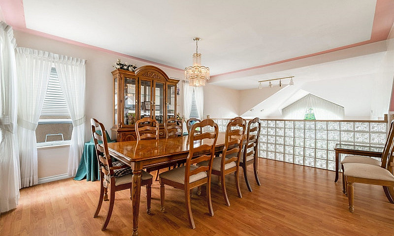Custom-Built 5Br/4Ba...
