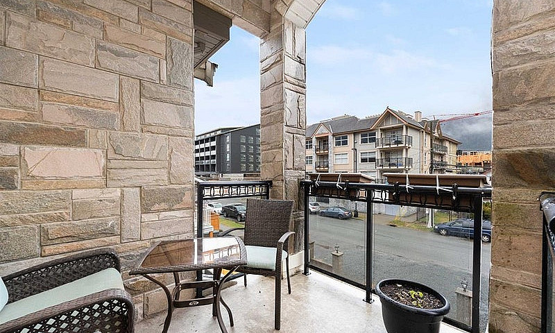 Furnished 4Bd/4Ba Sq...