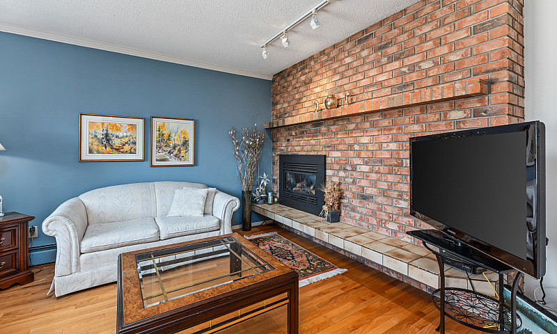 Just Listed: 9825 18...