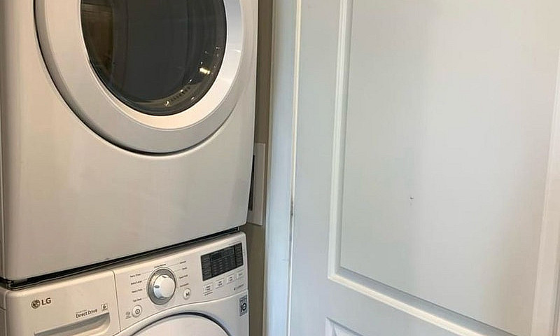 Bright & Clean 1 Bed...