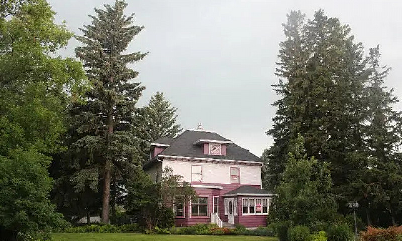 House For Sale - 910...