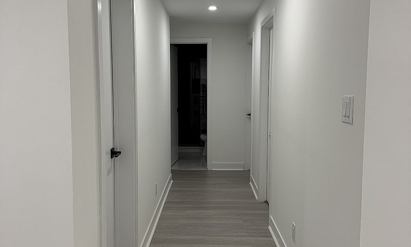 Modern 2-Bedroom Leg...