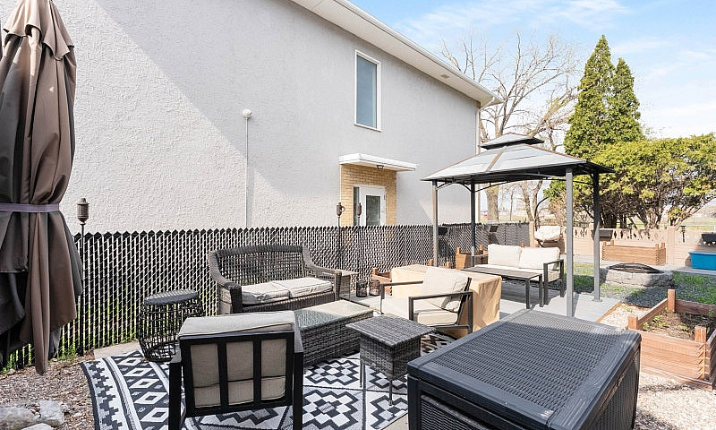 Townhouse Style 4-Pl...