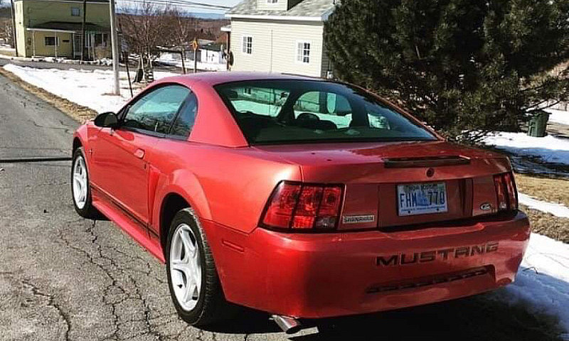 2001 Mustang V6...