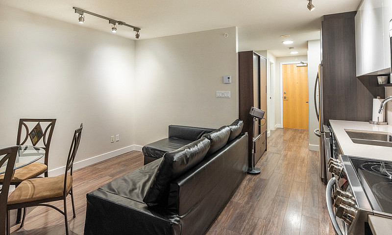Cozy Bachelor Suite...